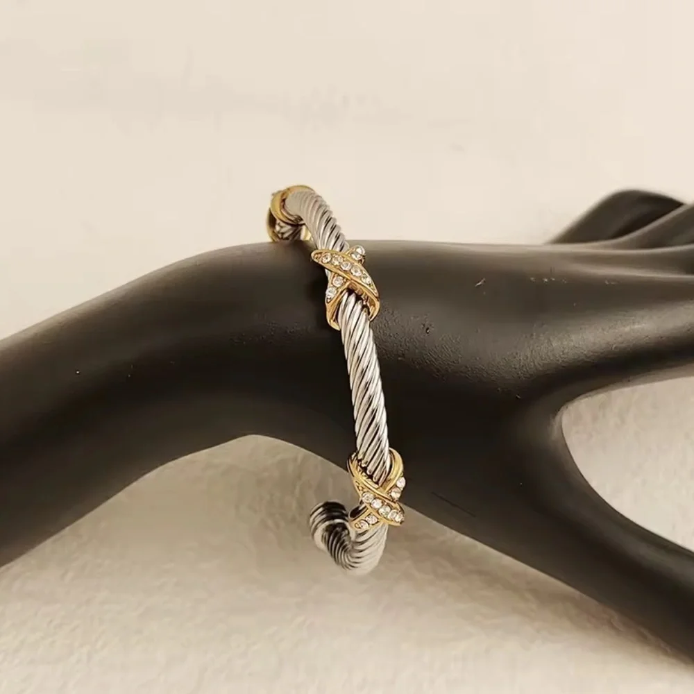 Luxury Gold Bezel Bangle– Modern Muse Elegance